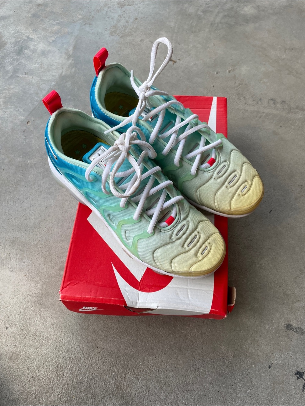 NIKE Women's Air VaporMax Plus Mint Foam Laser Blue Shoes Size 8 - Picture 5 of 12